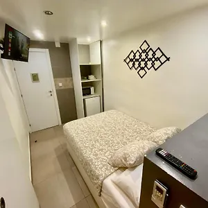 Nuevas Con Bano Privado Frente Al Metro St Mwc Barcelona-fira , L'Hospitalet de Llobregat Spagna